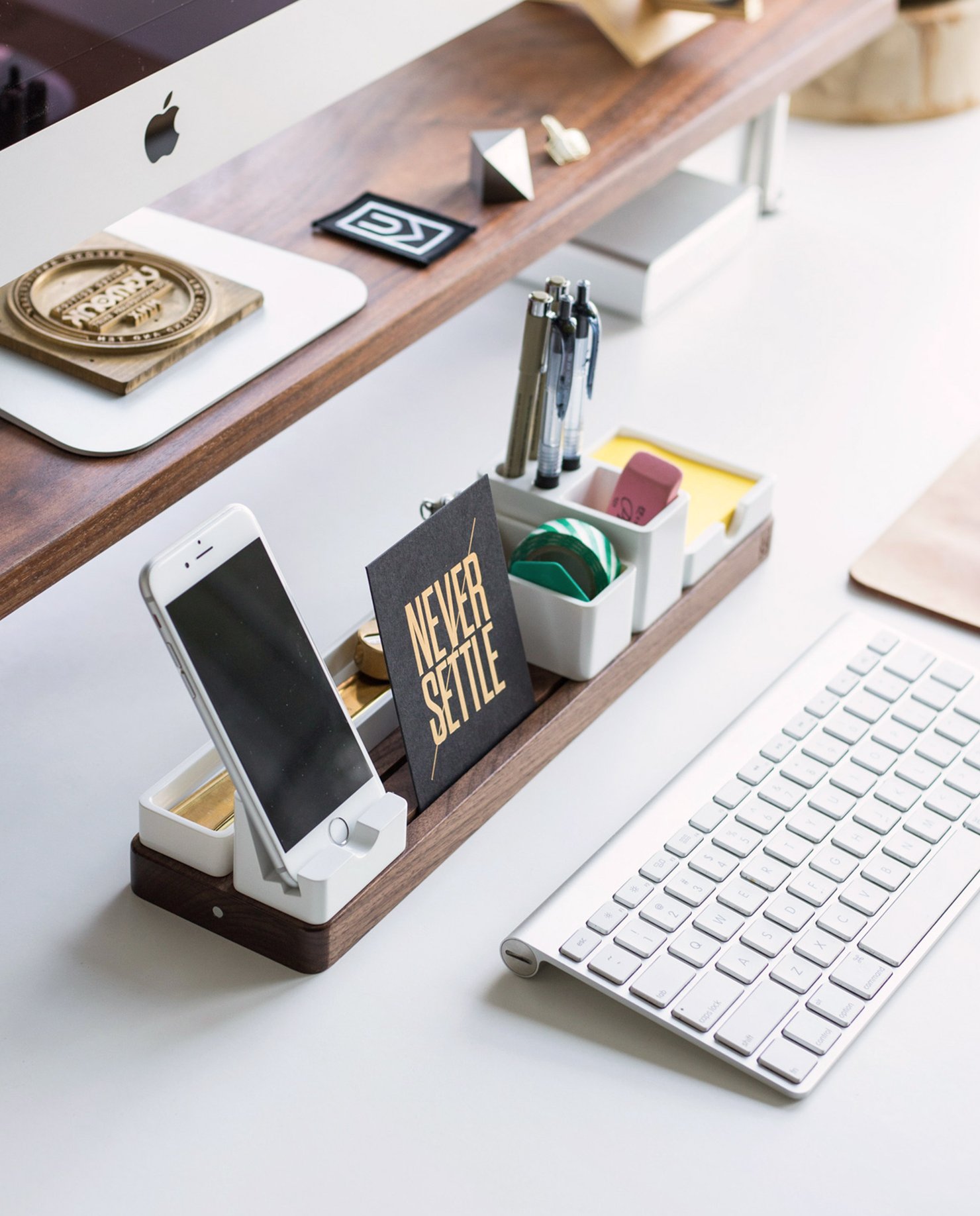 Office-organization-ideas-desk-organizer