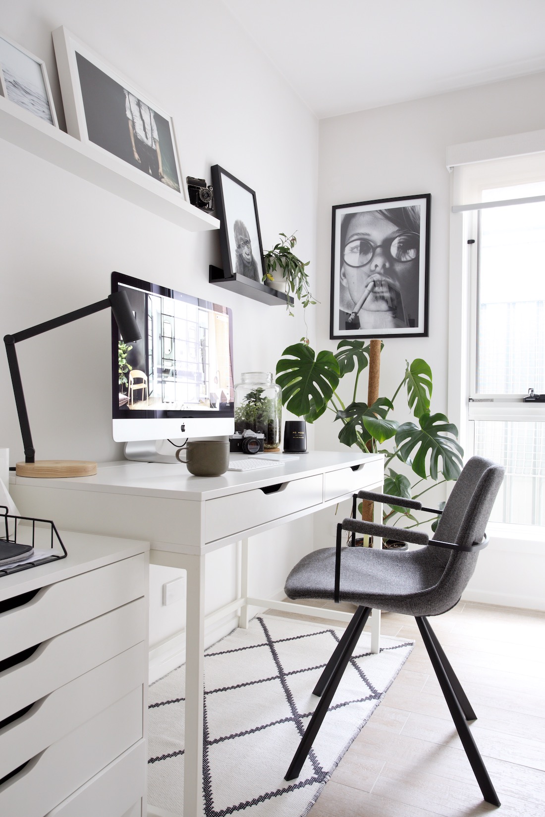 Office-organization-ideas-desk-with-drawers