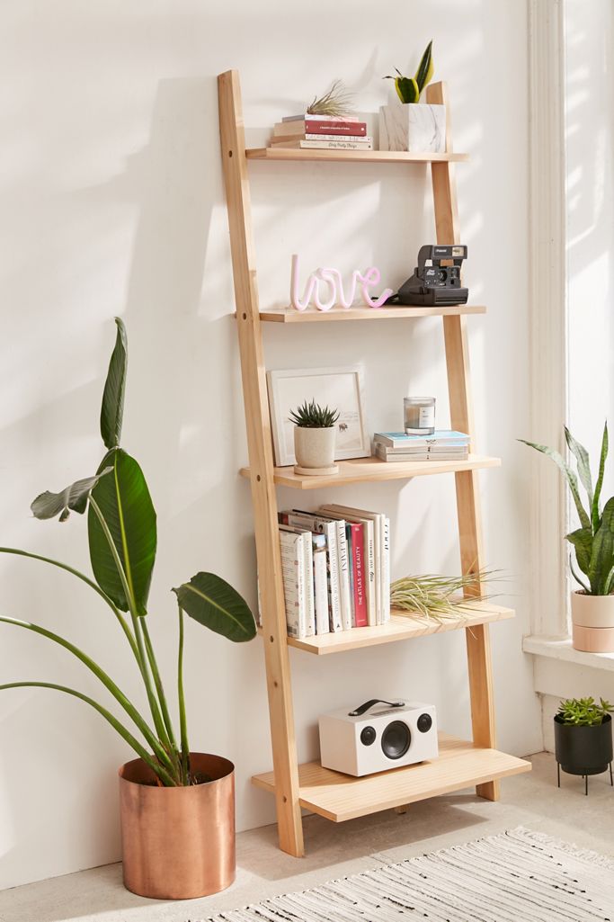 Office-organization-ideas-leaning-bookshelf